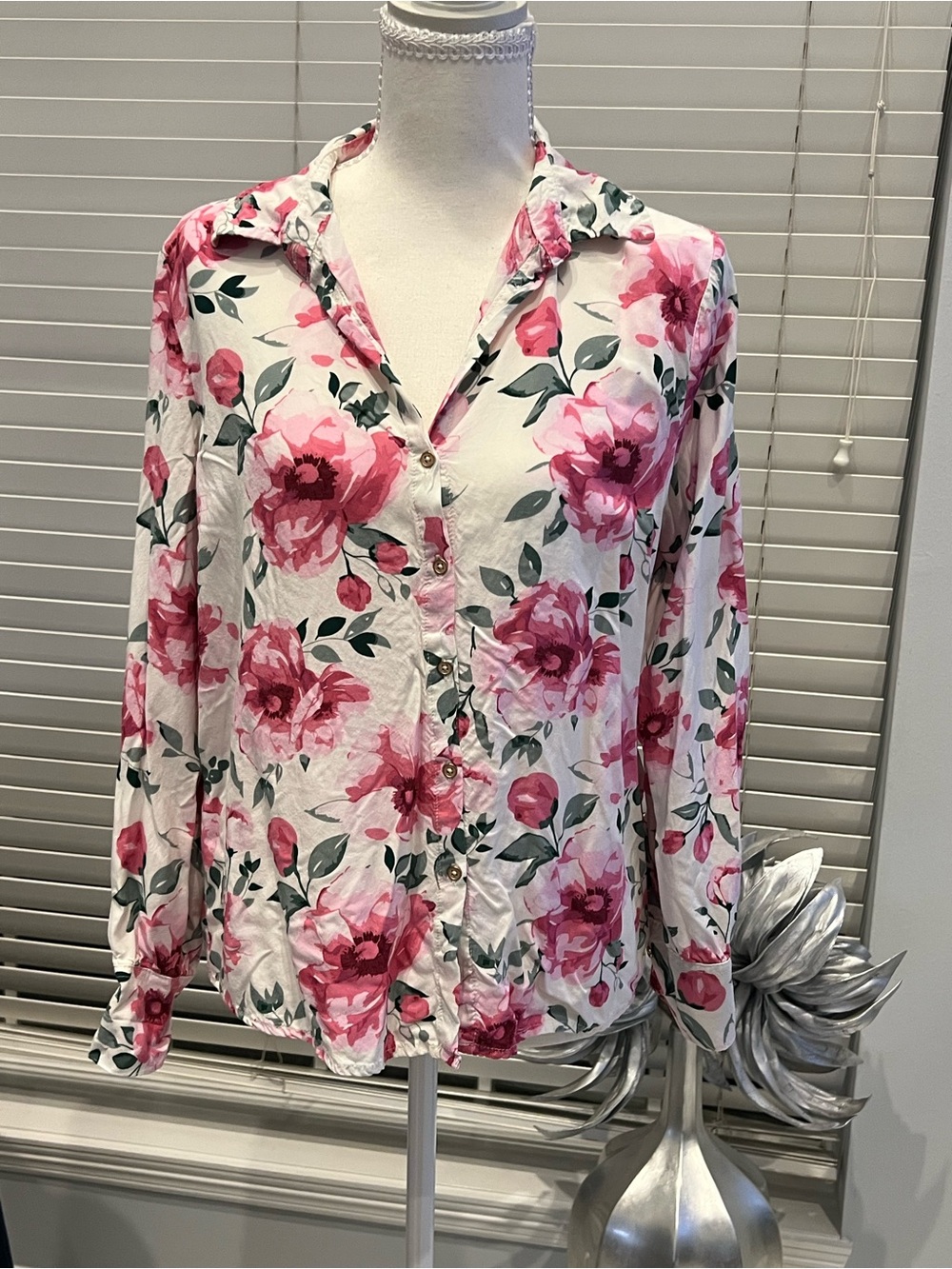 Sinsey Floral Button-Down Blouse – Size M